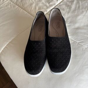 Munro Women's Black Perforated Loafers